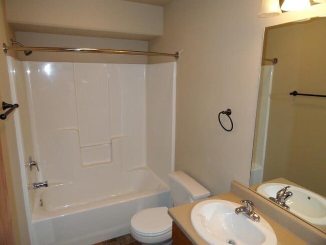 Building Photo - 1327 17th Ave S