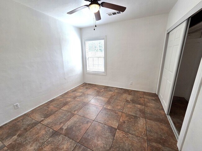 Building Photo - Beautiful 2 Bedroom 1 Bath Home