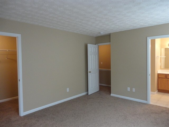 Building Photo - 509 Lake Front Dr