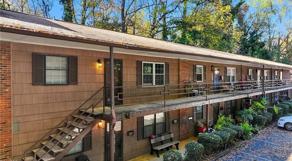 Building Photo - 372 S Cherry St