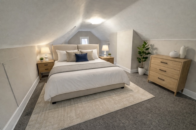 Building Photo - Spacious 5-Bedroom Rental with Bonus Room, Patio & First-Floor Full Bath