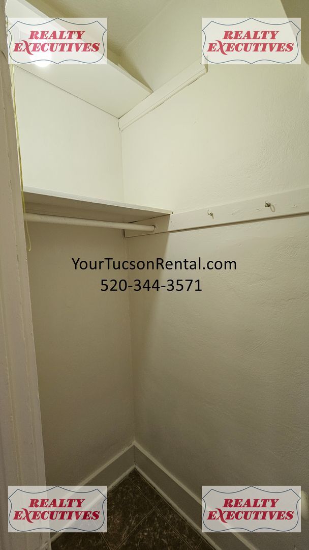 Building Photo - 8th Street and Euclid - 1 bedroom 1 bath r...