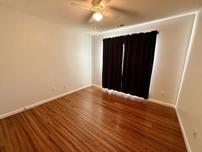 Building Photo - 254 Meadow Pathway Dr