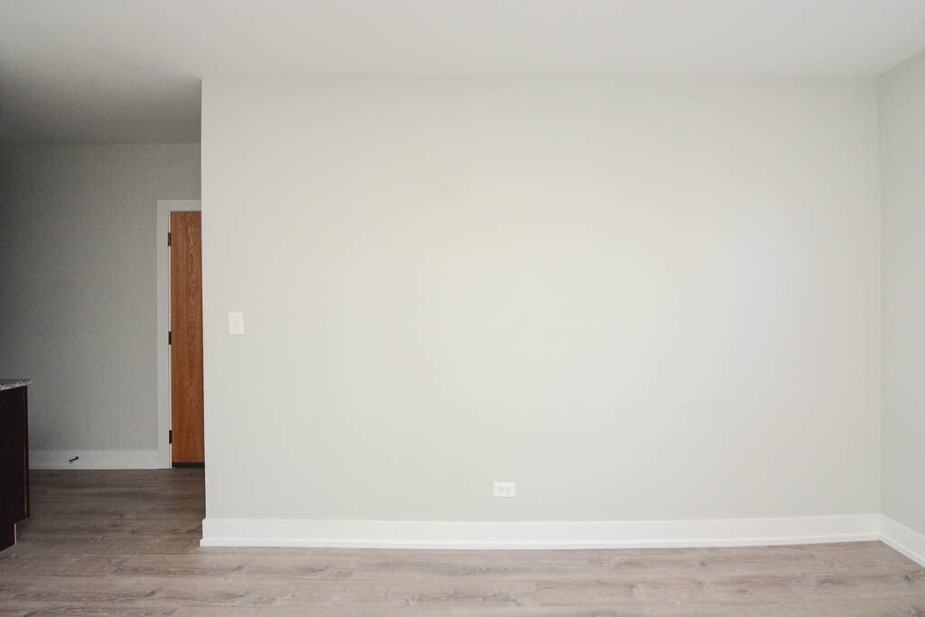 Building Photo - 709 W Brompton Ave