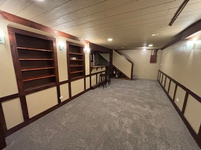 Building Photo - 162 Village Creek Dr