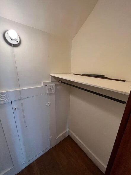 Building Photo - 722 Hutchins Ave