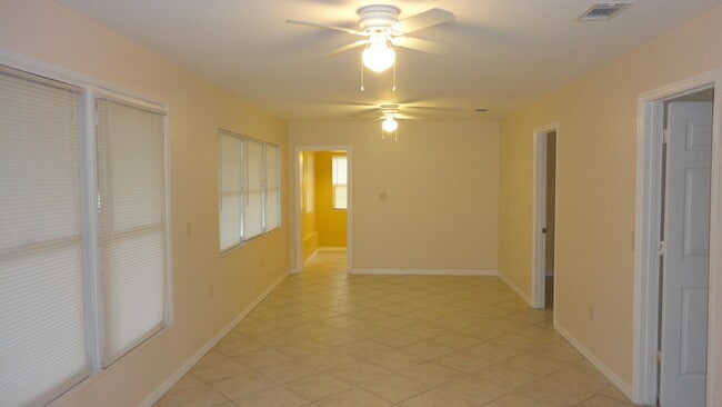 Building Photo - 1550 5th Ct