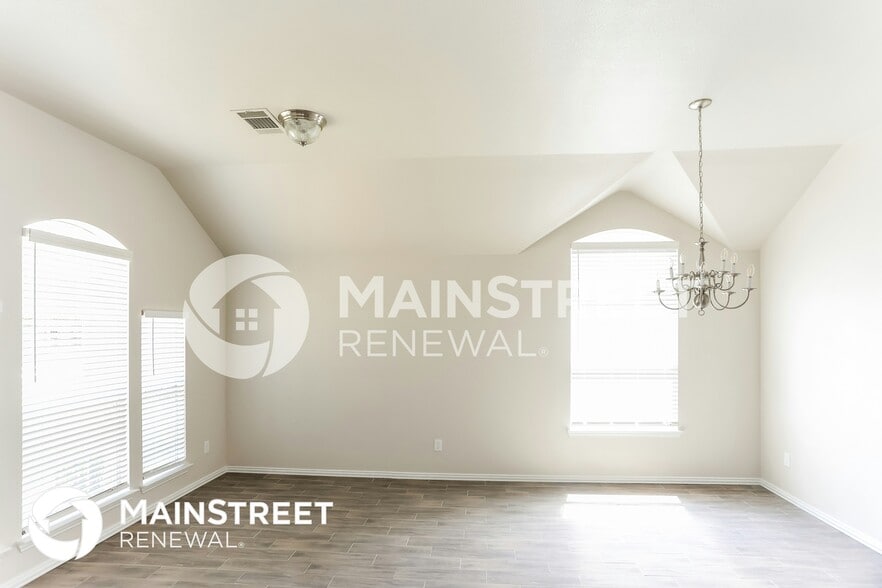 Building Photo - 700 Shady Meadow Ln