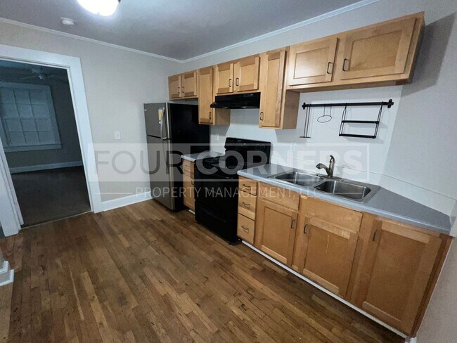 Building Photo - Charming 2 Bedroom 2 Bath in Historic Building