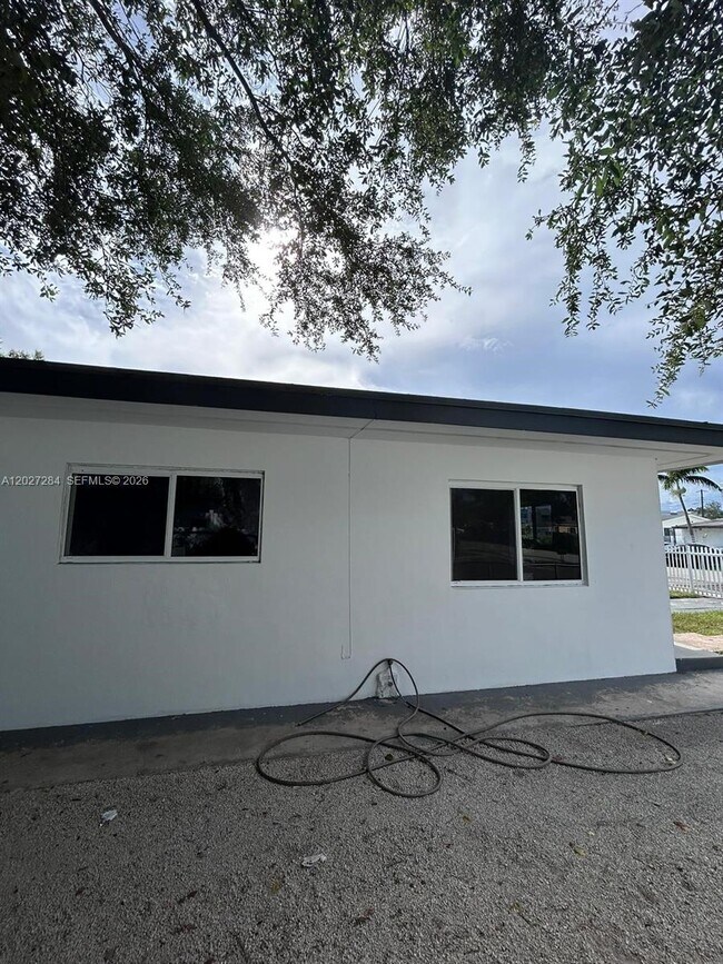 Building Photo - 1130 NW 76th St