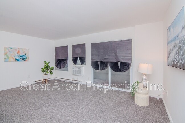 Building Photo - 4194 Packard St