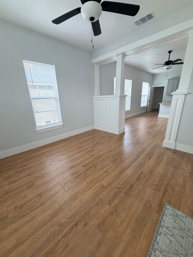 Building Photo - Beautiful Renovated Home Available for Lease!