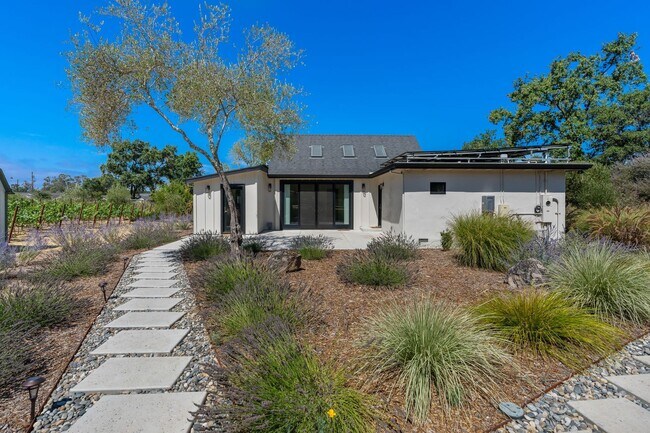 Building Photo - Modern Farmhouse w/ Pool and Paid Utilities