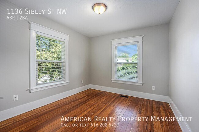 Building Photo - 1136 Sibley St NW