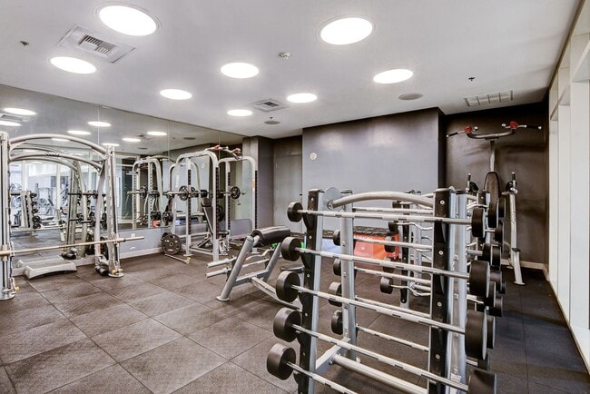 Building Photo - Fully Furnished 2 Bedroom 2 Bath High Rise with Strip Views