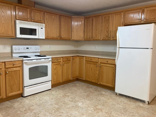 Building Photo - Three Bedroom Home, Landscaping Included!