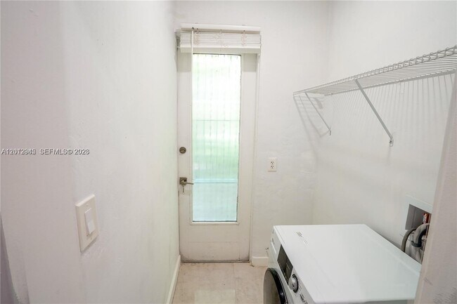 Building Photo - 319 W 28th St