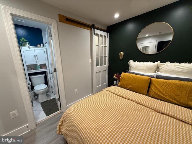 Building Photo - 625 Park Rd NW