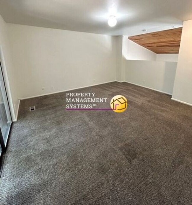 Building Photo - 3 Bedroom Twin Home in Sandy