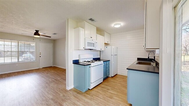 Building Photo - 1443 Hawk Tree Dr