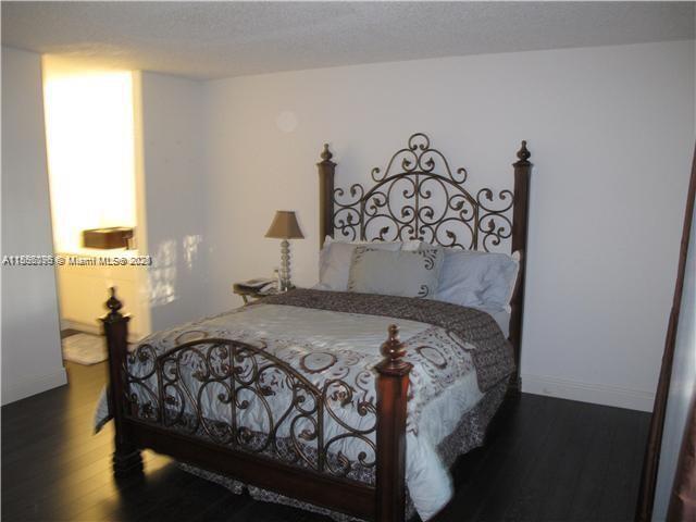 Building Photo - 2074 Madeira Dr