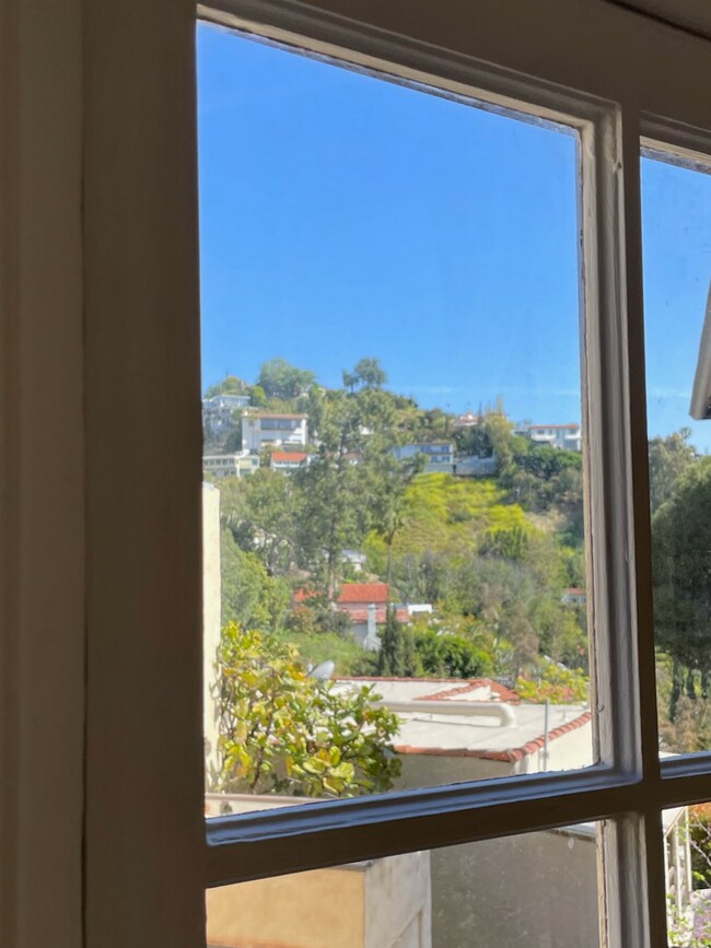 Hillside views - 2076 Paramount Dr