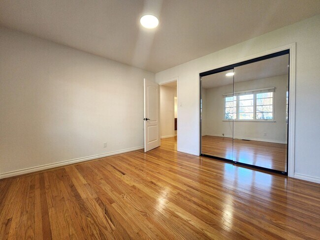 Building Photo - Charming Single Family Home Located in Sou...