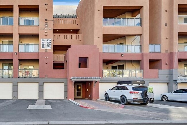 Building Photo - Beautifully Upgraded Park Avenue Condo Ava...