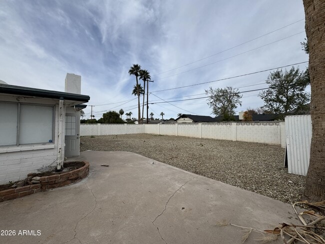 Building Photo - 5444 E Pinchot Ave