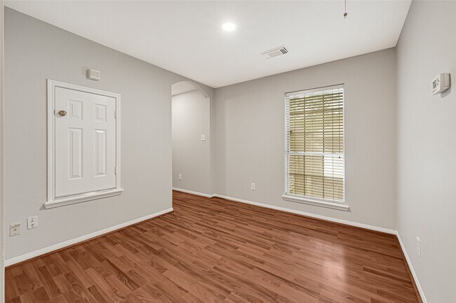 Building Photo - 10323 Emerald Pine Dr