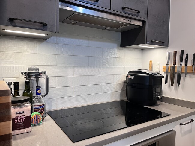 Building Photo - 311 Hart St