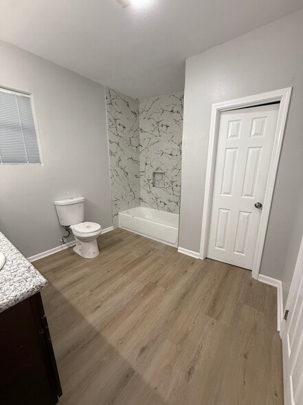 Building Photo - 334 Flicker St