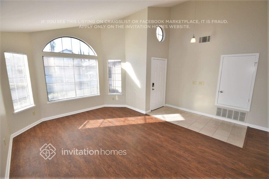 Building Photo - 2770 Seabreeze Dr