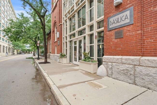 Building Photo - 106 13th St