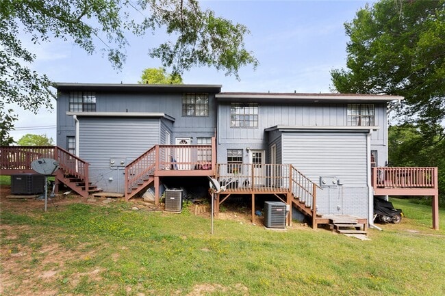 Building Photo - 515 N Walnut St