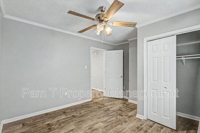 Building Photo - 212 W 58th St