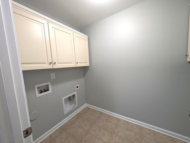 Building Photo - Stunning 2 Story Home Located in The Settlements at Withrow Downs Community!
