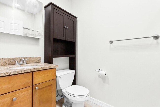 Building Photo - 129 Willow Ave