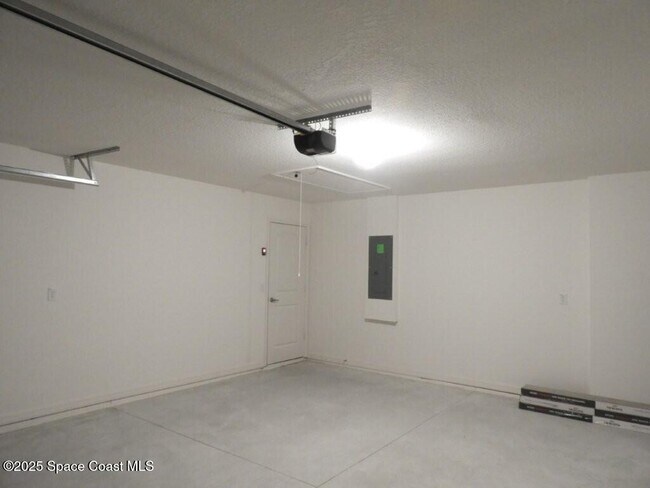 Building Photo - 1650 Wyoming Dr SE