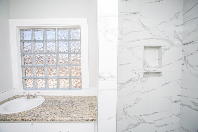 Building Photo - 2408 32nd St