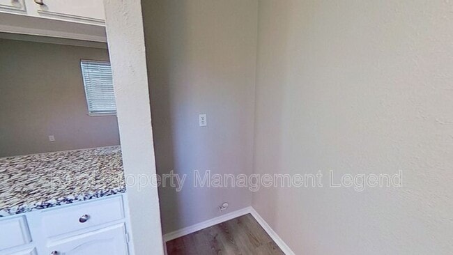 Building Photo - 2902 S Fielder Rd