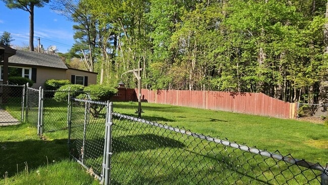 Building Photo - 2 Hedgeway St