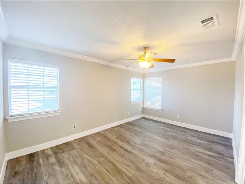 Building Photo - 1700 Shiprock Dr