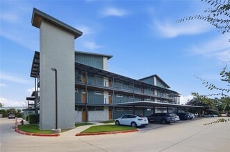 Building Photo - 4704 Sunset Trail