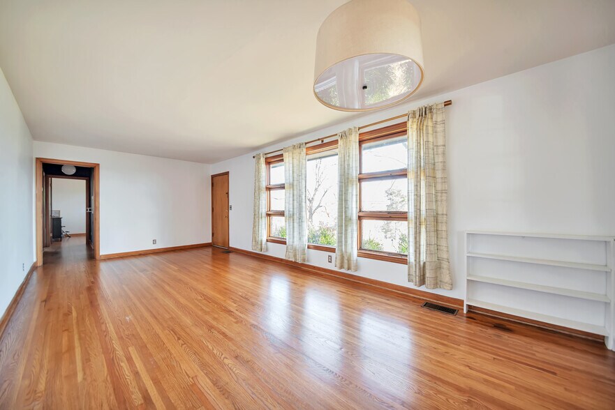 Building Photo - 801 Potter Ln