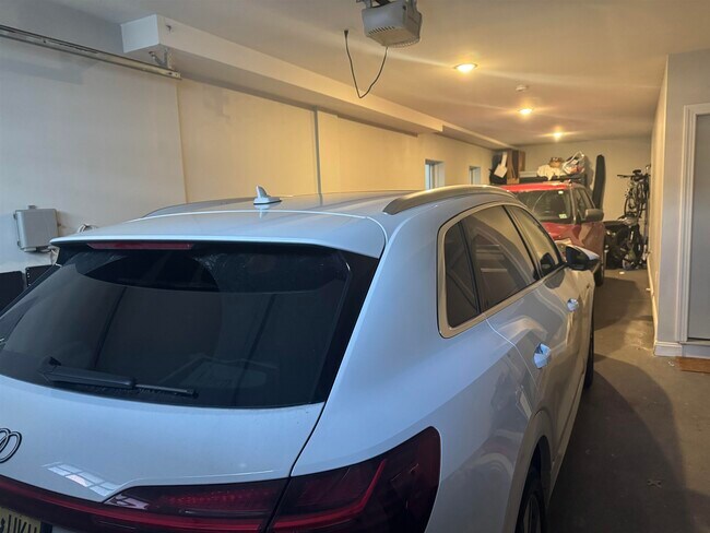 Building Photo - 61 Bleecker St