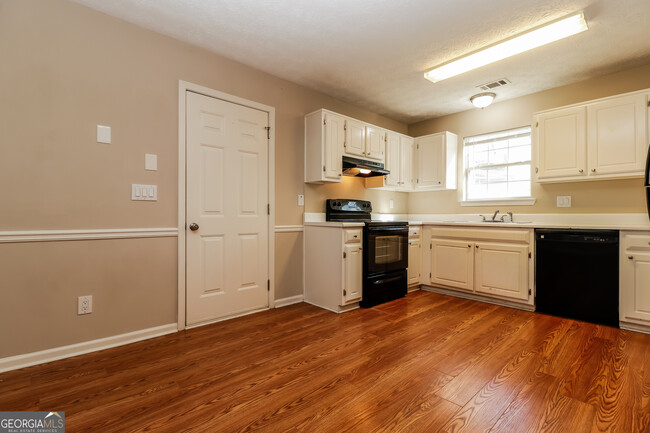 Building Photo - 10631 Cherry Cove