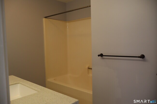 Building Photo - 15 Boughton St