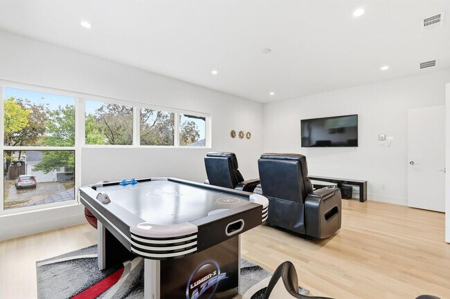 Building Photo - 3714 Highgrove Dr