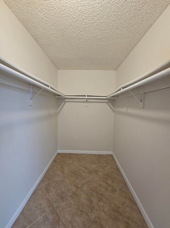 Building Photo - 1820 N Congress Ave